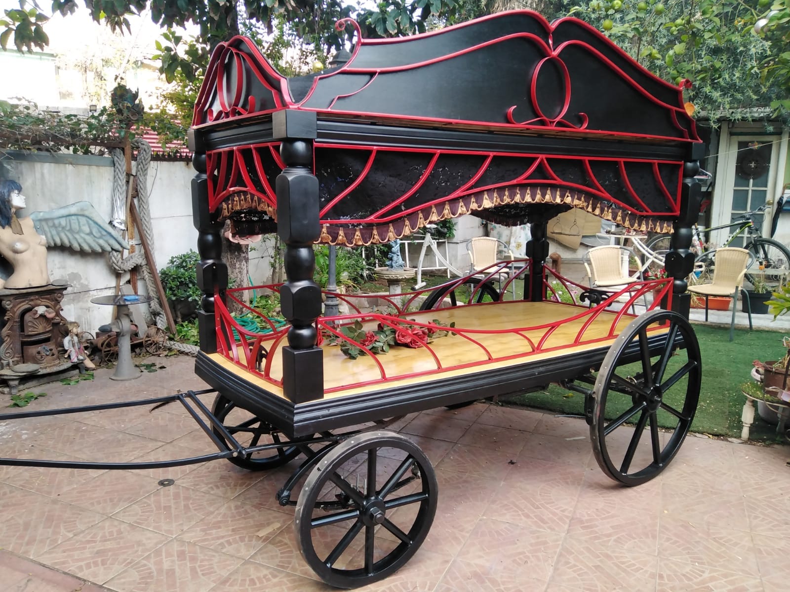 Carruaje fúnebre tirado por caballos, cureña fúnebre